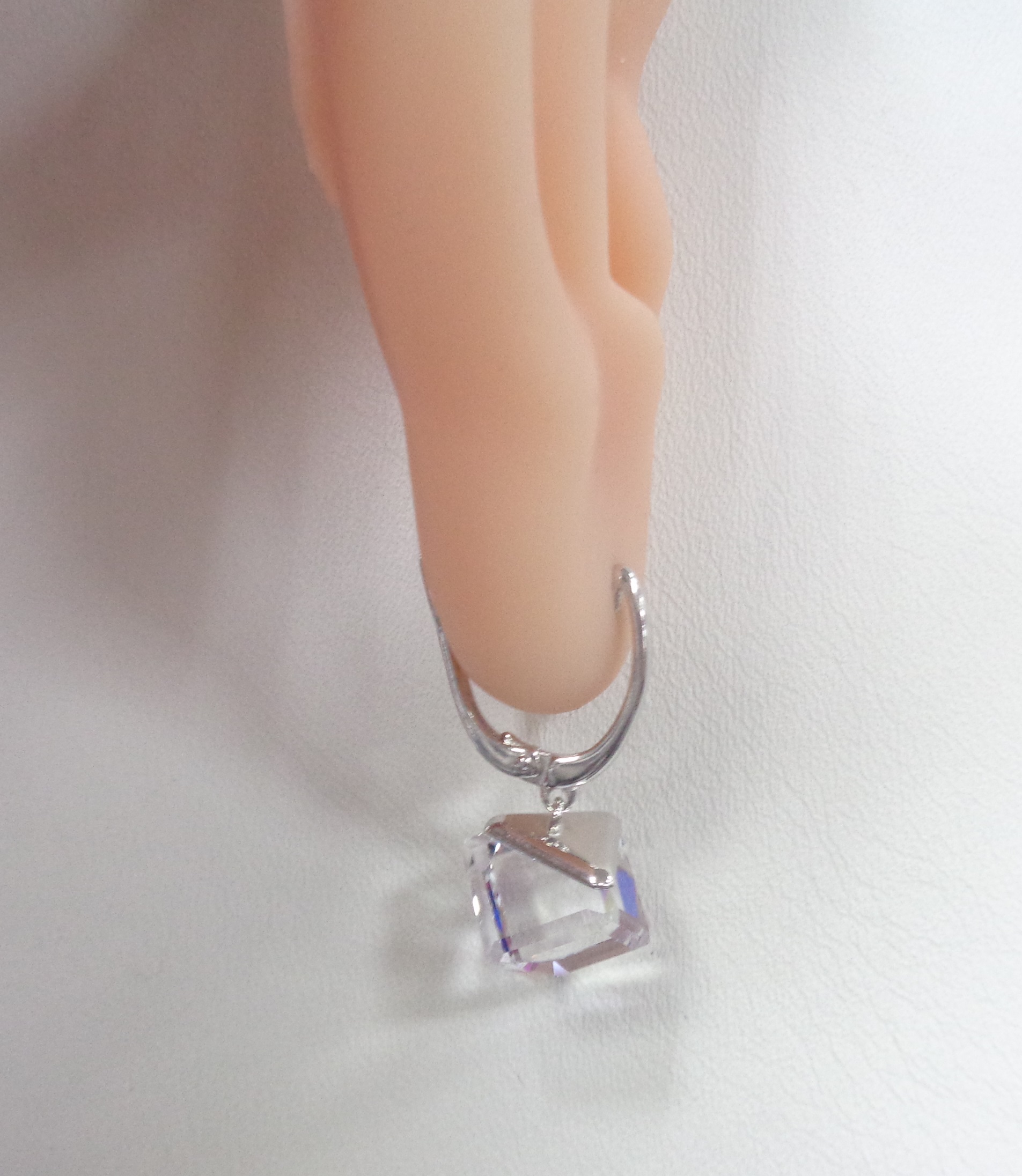 Серебряные серьги с кристаллами